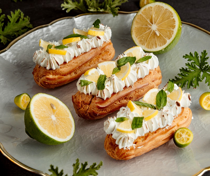 long-eclairs-decorated-with-cream-lemon-mint-leaves