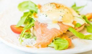 poached-eggs-with-salmon-rocket-salad_1