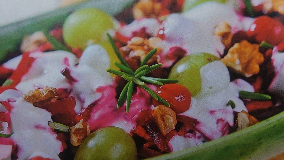 yabluchno-buryachkovii-salat